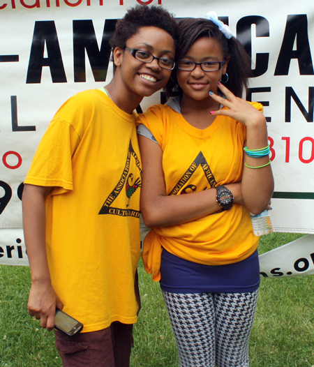 Garden volunteers Timia Redd and Trinity Rolling