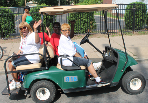 Wendy McDonald Hunterin golfcart