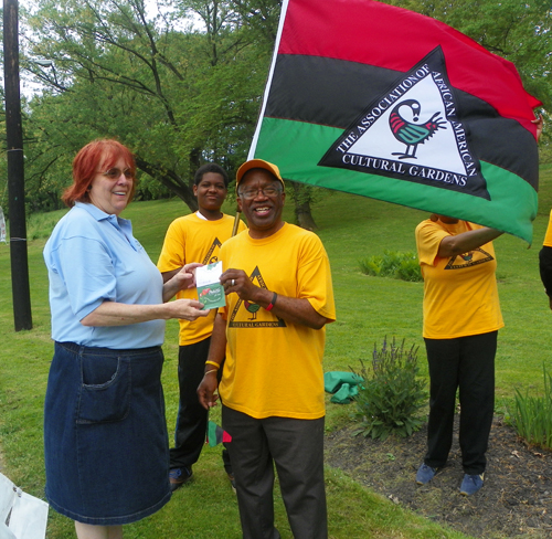 Debbie Hanson presents a $500 Petitti gift card to Carl Ewing of the African-American Garden 
