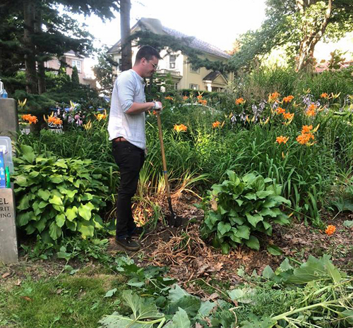 Jewish and African American volunteers work together in the Hebrew Cultural Garden