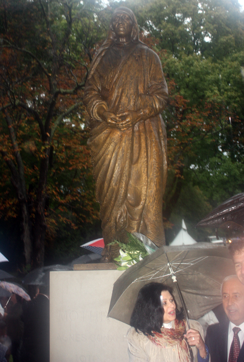 Mother Teresa statue in Albanian Garden in Cleveland