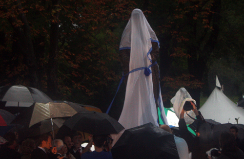 Mother Teresa statue covered before unveiling