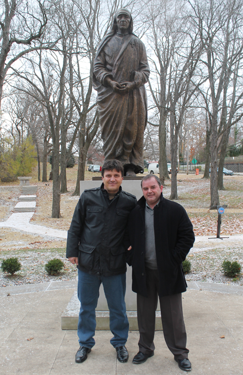 Ilir Shyte and Nijar Musai in front of Mother Teresa