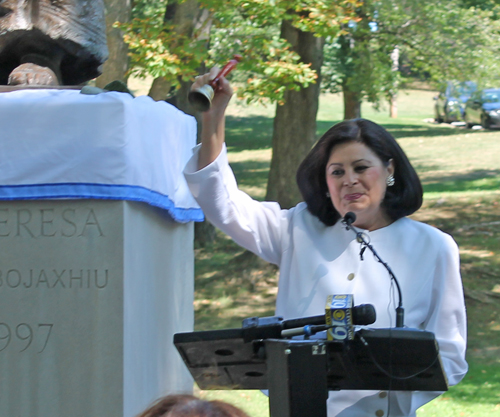 Dona Brady ringing the bell