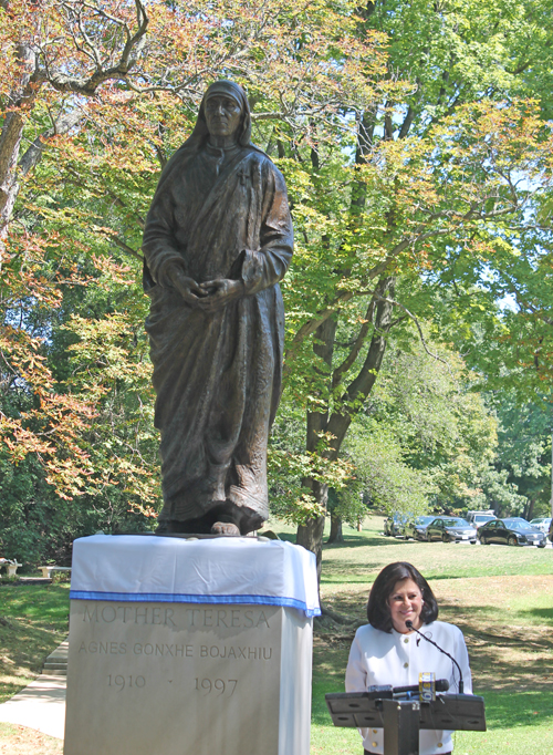 Dona Brady and statue of Mother Teresa
