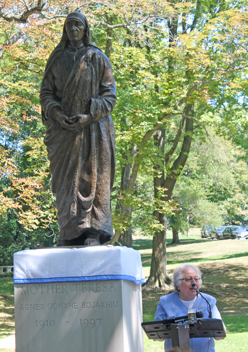 Sister Judith Ann Karam and Mother Teresa statue