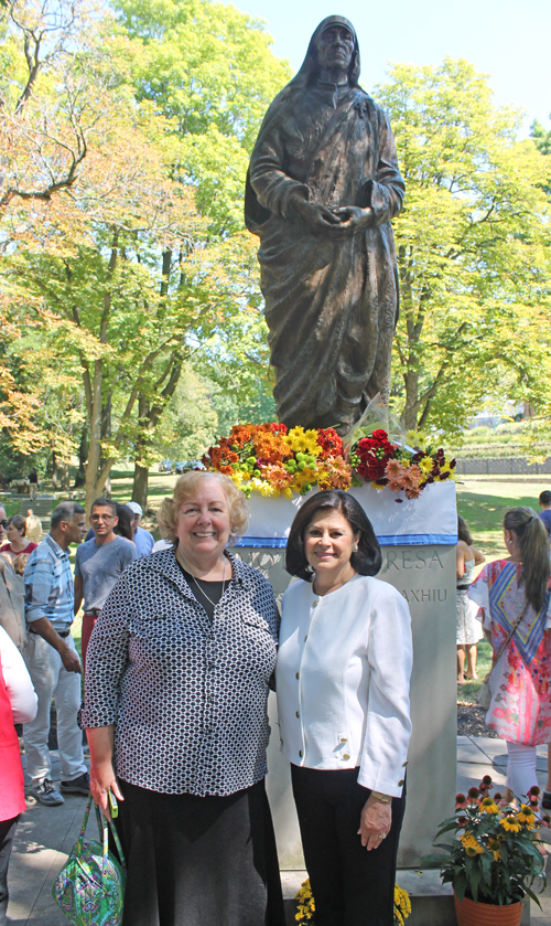 Sister Kathleen Ryan and Dona Brady in front of Mother Teresa statue