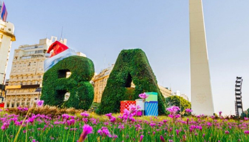 Christmas decorations in front of the Obelisk in Buenos Aires