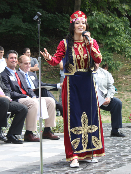 Ruzanna Tovmasyan sings Armenian folk song