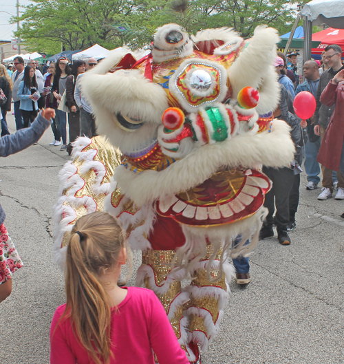  Kwan Family Lion Dance