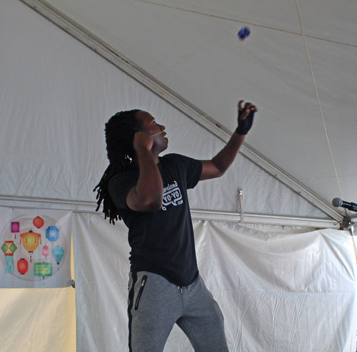 Yoyo artist Jumario Simmons