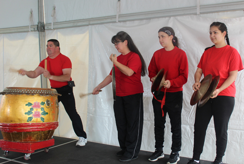 Kwan Family Lion Dance 