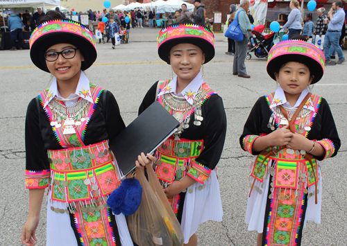 Hmong ladies