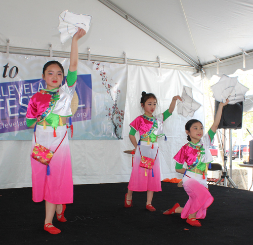 Cleveland Contemporary Chinese Culture Association Chinese Dance called Happy Early Summer