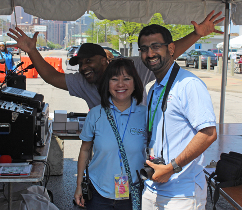Photobombing Oanh Loi-Powell and Rohit Shastry