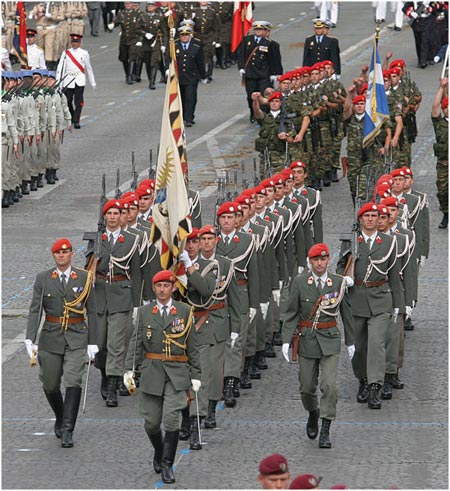 Austrian Guard Company on parade - July 14th 2007, Champs Elysées, Paris.