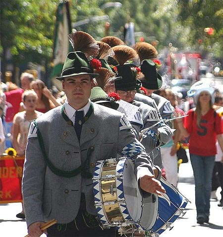 A group in Bavarian Tracht marches in the 2006 New York Steuben Parade