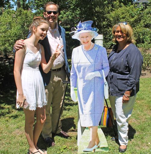 Honorary British Consul Sandra Morgan and the Queen