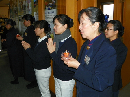 Tzu Chi Buddhist ladies praying