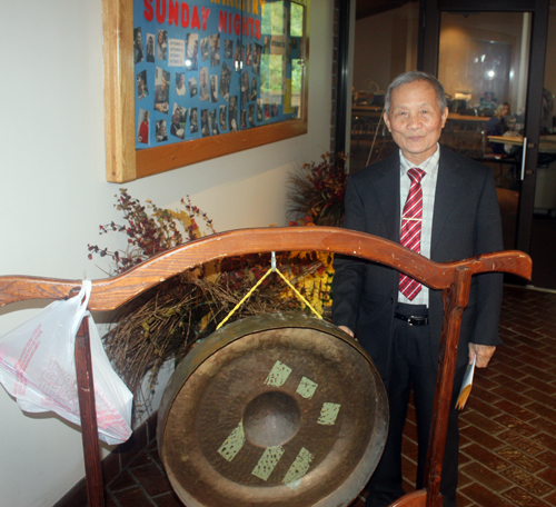A Vietnamese gong was sounded to begin Mass
