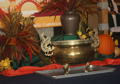 Offertory at Asian Catholic Mass in Cleveland