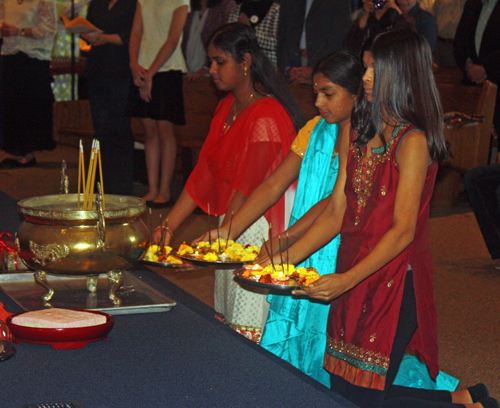 Offertory at Asian Catholic Mass in Cleveland