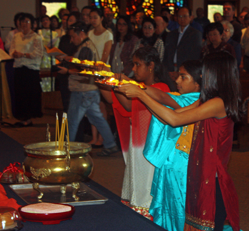 Offertory at Asian Catholic Mass in Cleveland