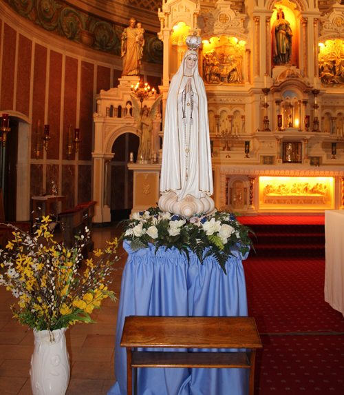 Our Lady of Fatima statue at St Casimir Church