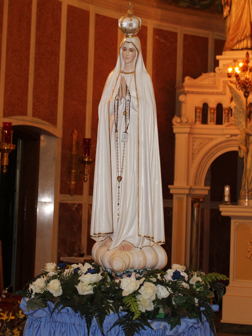 Our Lady of Fatima statue at St Casimir Church