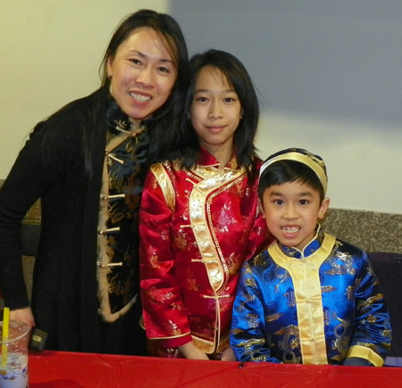 Lisa Wong and children