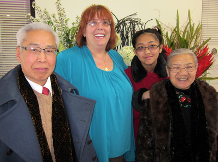 Debbie Hanson with Demi Zhang and her grandparents
