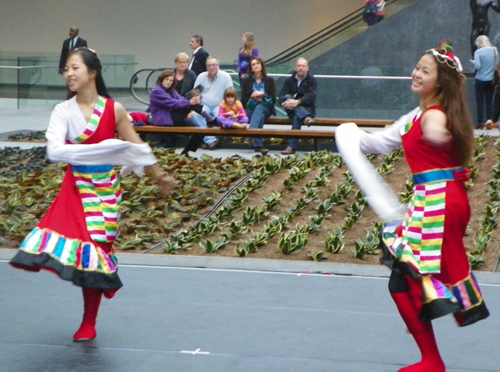 Cleveland Contemporary Chinese Culture Association Dancers