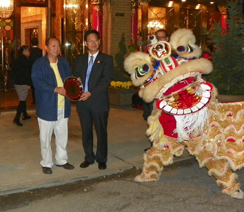 Yang Wenlong, Vice Mayor of Zhongshan after lion dance