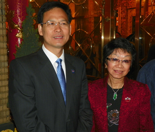  Yang Wenlong, Vice Mayor of Zhongshan Municipal People's Government with Donna Hom