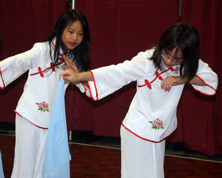 Young girls from Cleveland Contemporary Chinese Culture Association performed a Water dance