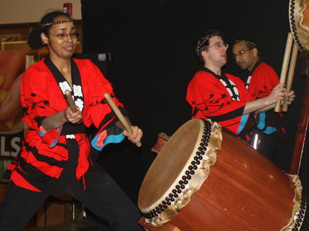 Taiko Drumming by Icho Daiko featuring Oberlin Taiko 