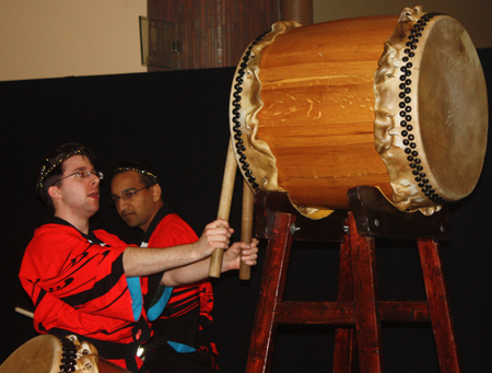 Taiko Drumming by Icho Daiko featuring Oberlin Taiko 