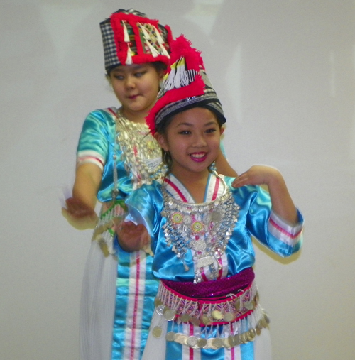 Paj Twag Tshiab (Blooming Flower) Hmong Dancers 