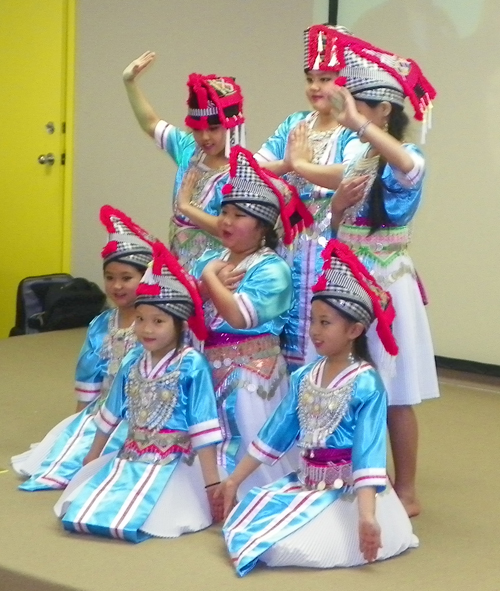 Paj Twag Tshiab (Blooming Flower) Hmong Dancers 