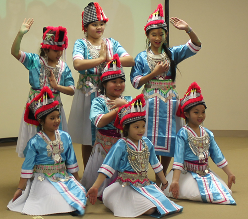 Paj Twag Tshiab (Blooming Flower) Hmong Dancers 