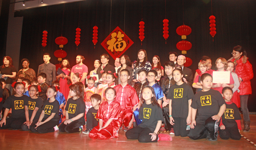 Anthony Yen and  Xuhong Zhang from Confucius Institute give awards to performers