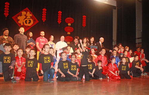 Anthony Yen and  Xuhong Zhang from Confucius Institute give awards to performers