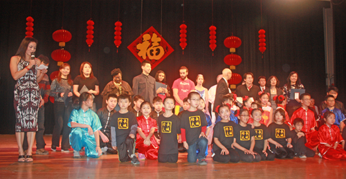 Anthony Yen and  Xuhong Zhang from Confucius Institute give awards to performers