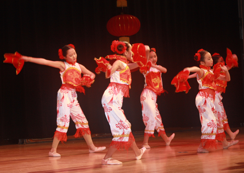 Students from the Great Wall Enrichment Center performed a Qiao Ya Chinese Dance