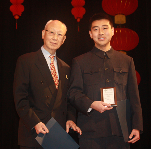 Anthony Yen and  Xuhong Zhang from Confucius Institute give awards to performers