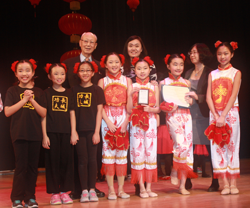 Anthony Yen and  Xuhong Zhang from Confucius Institute give awards to performers