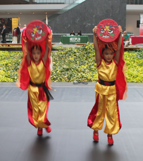 young girls and boys from the Cleveland Contemporary Chinese Culture Association (CCCCA) danced 