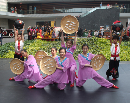 Ling Yun Rising Star dancers in purple