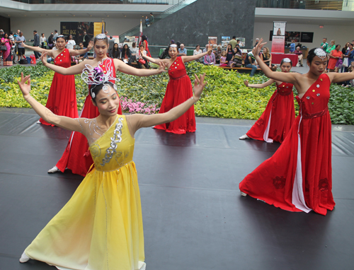 Ling Yun Rising Star dancers