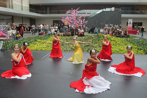 Ling Yun Rising Star dancers